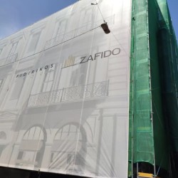 Εκτύπωση σε Μουσαμά ΔΙΑΤΡΗΤΟ Δίχτυ Mesh PVC 270 γραμμάρια Με "ΜΠΟΥΝΤΟΥΖΙΑ Πάνω σε ΙΜΑΝΤΑ" Σε  Διάσταση της Επιλογής σας Ειδική Κατασκευή