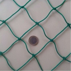 Δίχτυ γηπέδου Φ2,2 χιλ, 8,5 Χ 8,5 εκατ μάτι Ρομβοειδές Διάσταση  περιμετρικα σχοινι 4Χ15